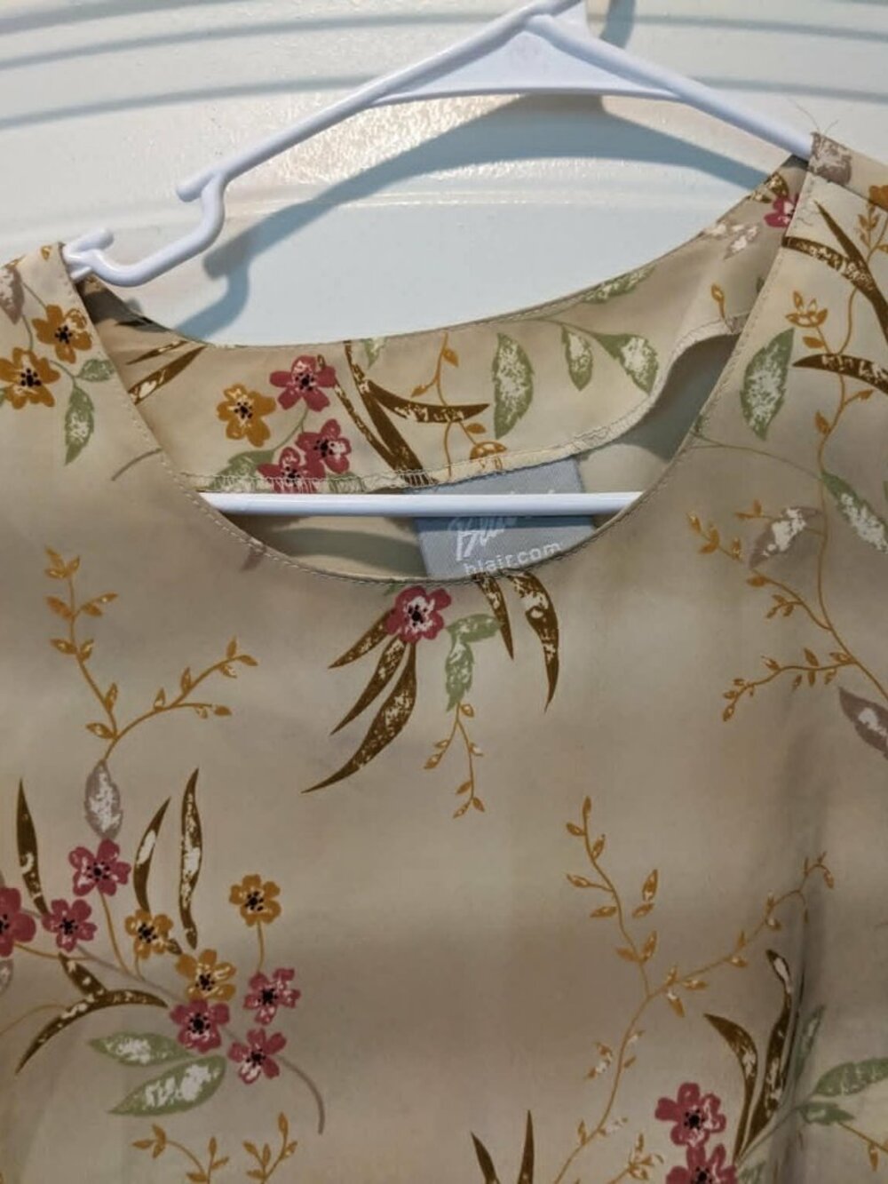 Women's Blair Beige Floral Sleeveless Shirt - size M - EUC - Picture 2 of 4